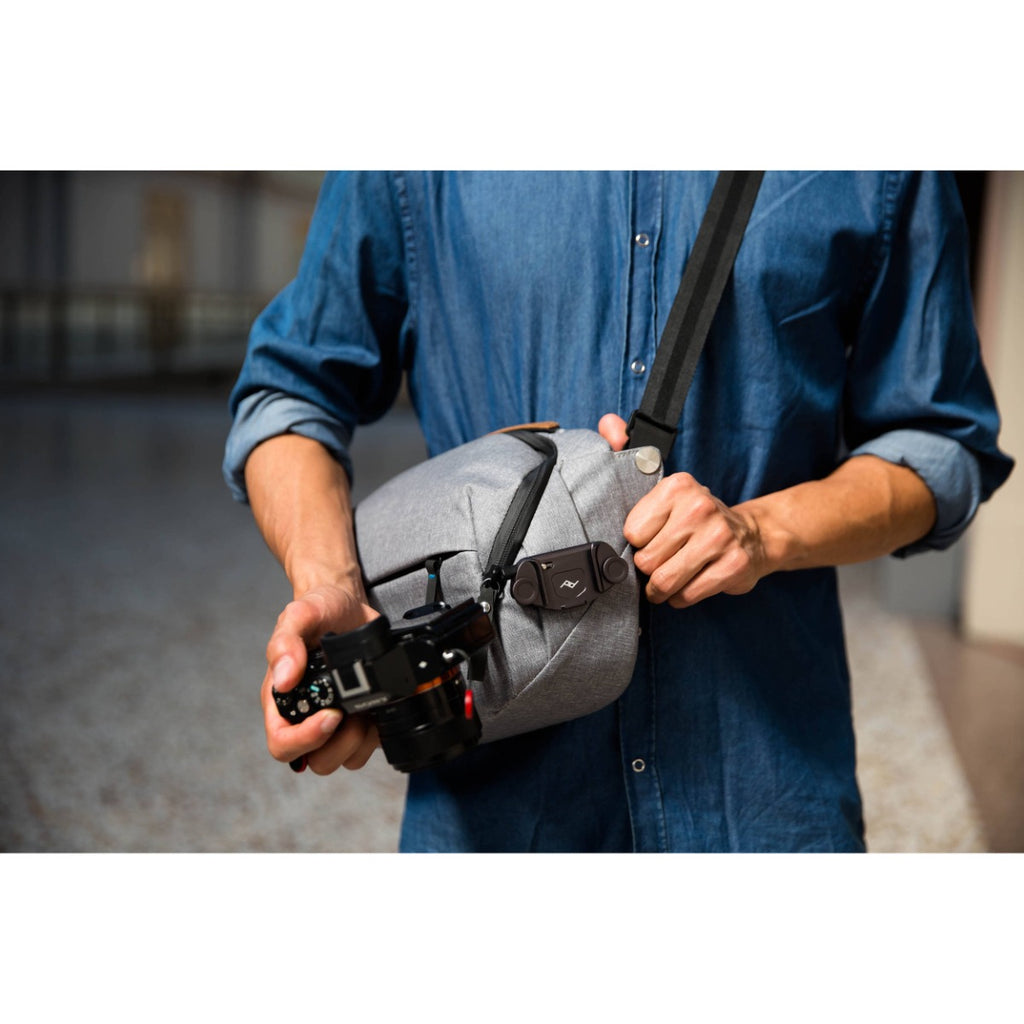 Peak Design Capture Camera Clip (v3) - Black - with Standard Plate