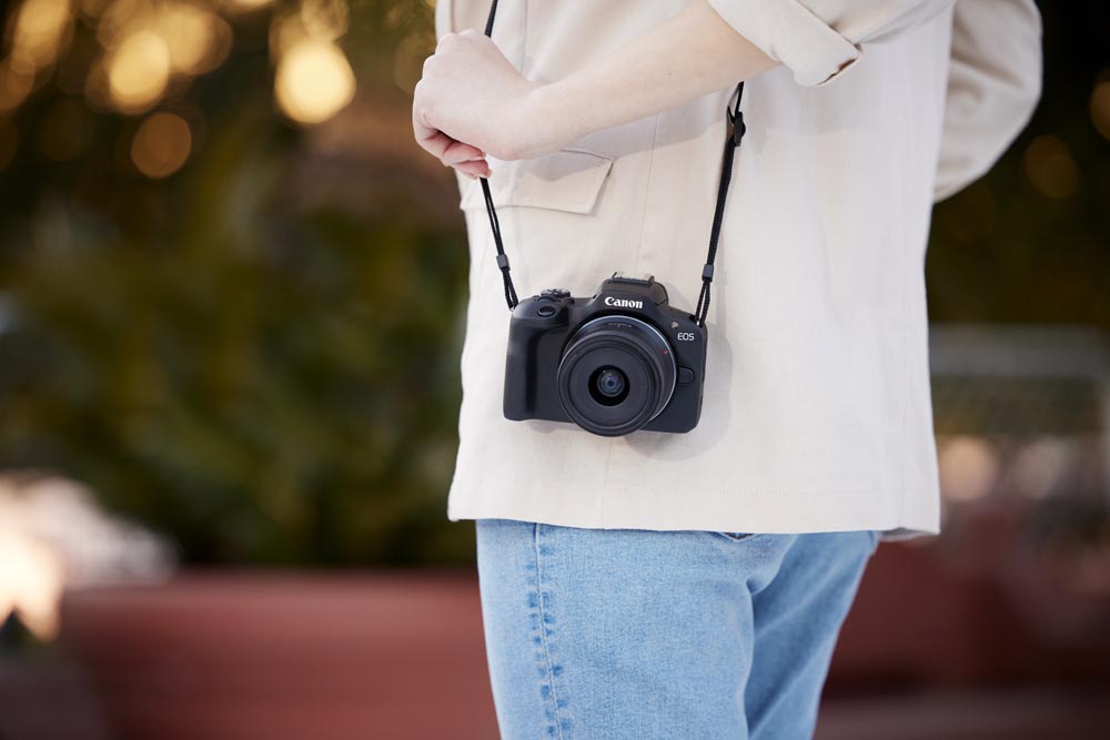 Canon EOS R100 Mirrorless Camera with RF-S 18-45mm Lens