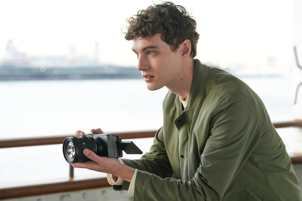 Sony FE 20-70mm f/4 G lens