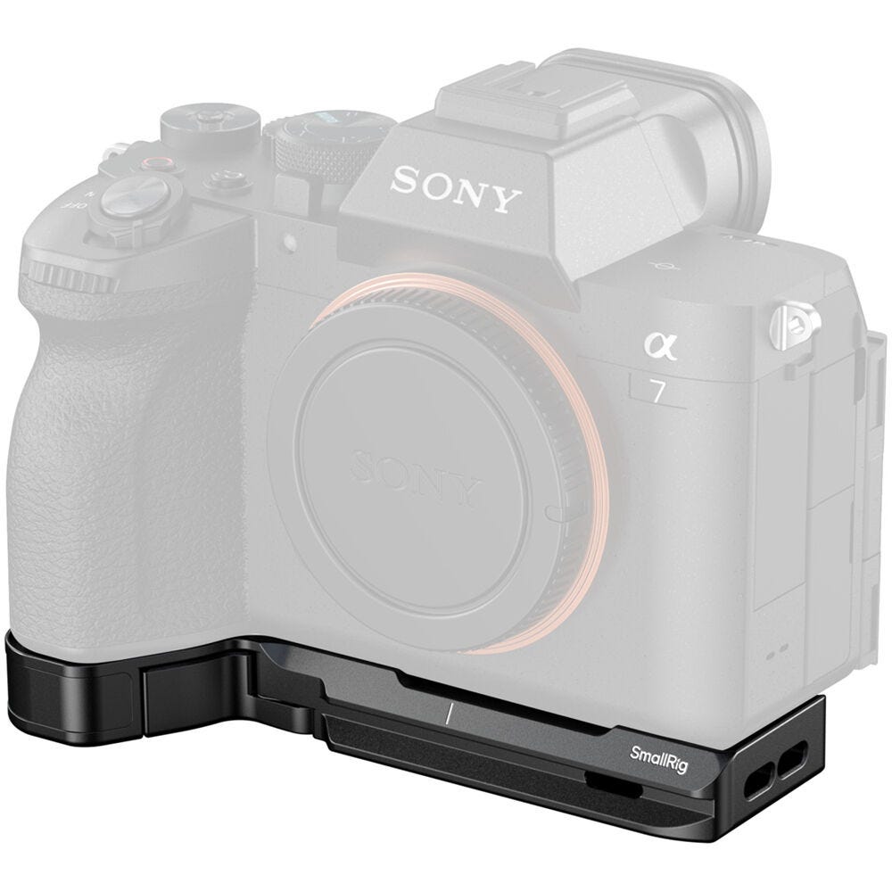 SmallRig Baseplate with AirTag Slot for Sony Alpha 7 V / 7R V / 7 IV 6033