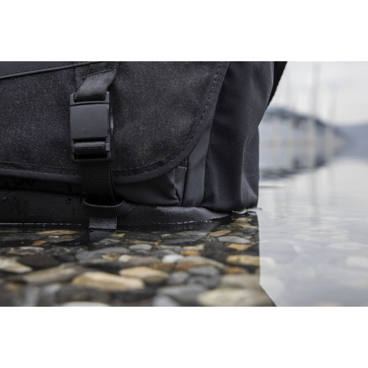 Tenba DNA 16 Slim Messenger Bag Black