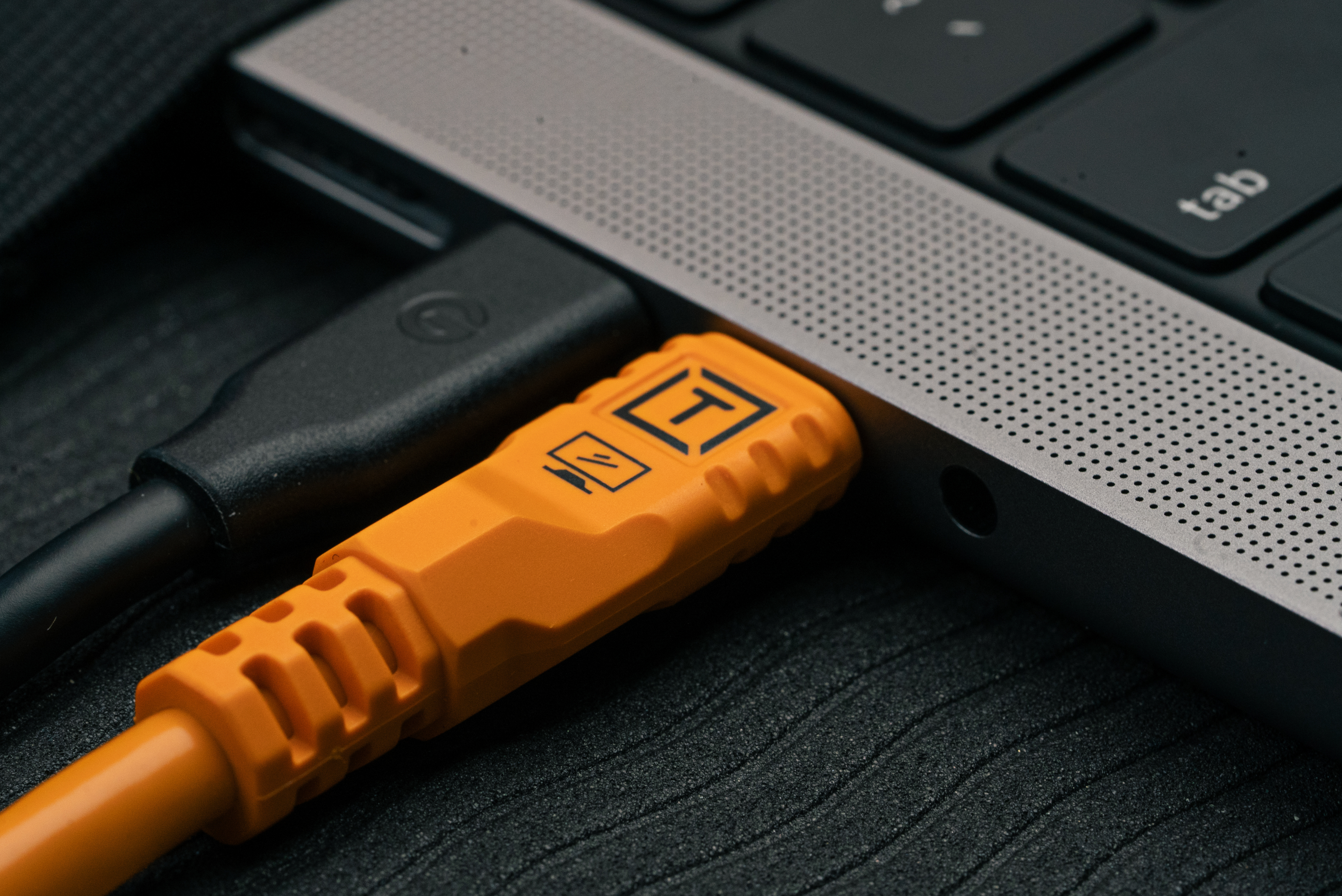 Tether Tools TetherPro 10G USB-C to USB-C Straight to Straight - 4.6m - Orange