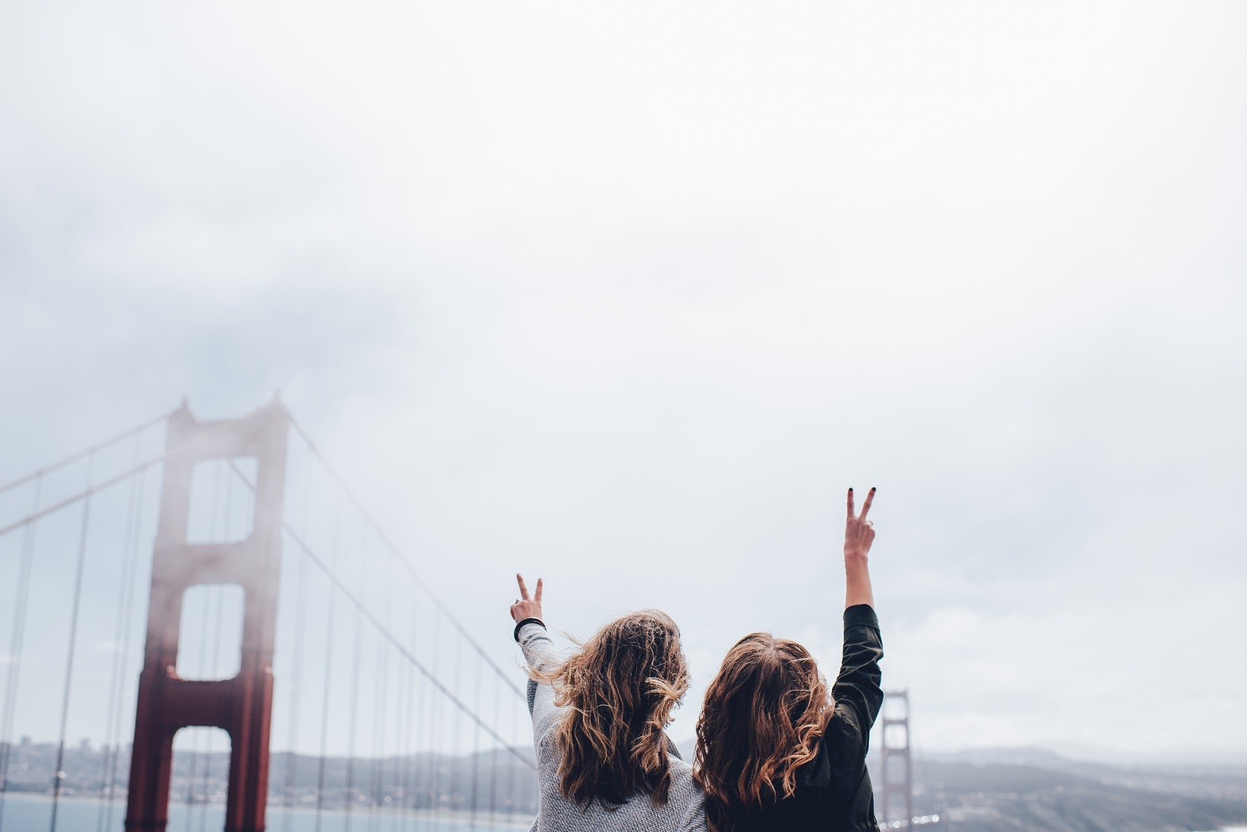 Travellers taking photos at Golden Gate Bridge