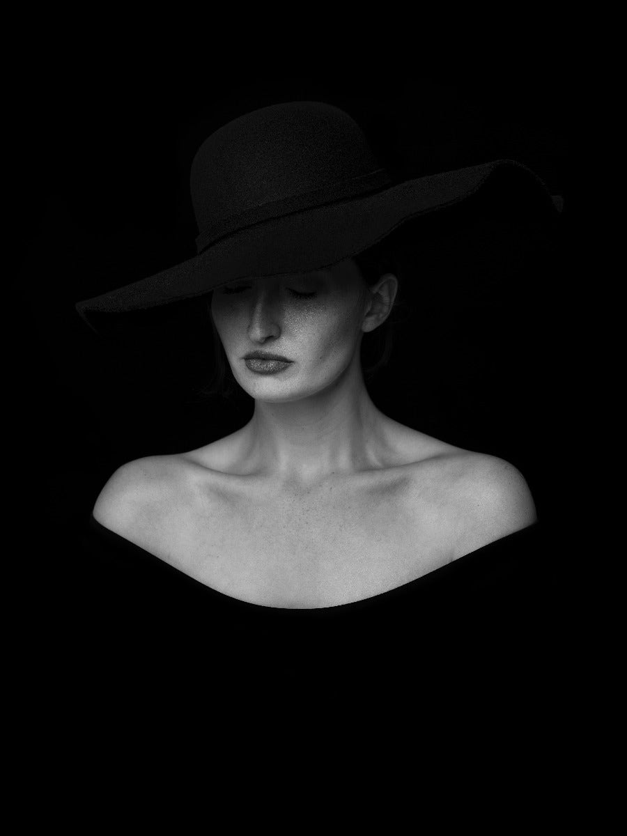 Women with black hat in black and white